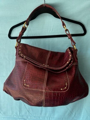 Bolso de Hombro Maxx New York Borgoña Cocodrilo Cuero Repujado Tachonado Nuevo sin Etiquetas Foto 1 de 4