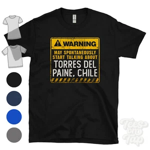 CAMISETA ADVERTENCIA PUEDE EMPEZAR ESPONTÁNEAMENTE A HABLAR DE TORRES DEL PAINE, CHILE - Imagen 1 de 11