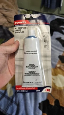 Endurecedor de crema blanco multiusos Bondo, 2,75 oz, el paquete puede variar Foto 1 de 2