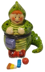 Caja de baratija con bisagras vintage niño en disfraz de dinosaurio tres pequeños dulces VER - Imagen 1 de 12
