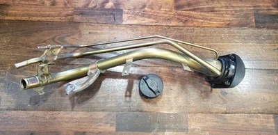 02-04 Acura RSX Tipo S OEM Cuello de llenado de gas - Tubo de llenado de combustible con tapa de gas Foto 1 de 4