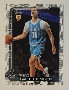 Ryan Kalkbrenner RC 2025-26 Topps - Tip Off #234 Hornets All-American - Imagen 1 de 3