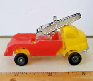 VINTAGE PLASTIC TOW TRUCK~MADE IN HONG KONG - Picture 1 of 7