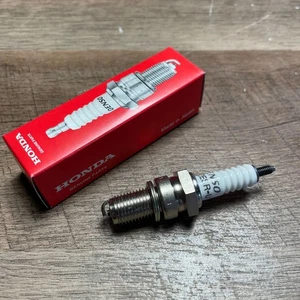 Honda 98069-57726 Zündkerze spark plug Außenborder Motor BF40AW Außenbordmotor - Bild 1 von 3