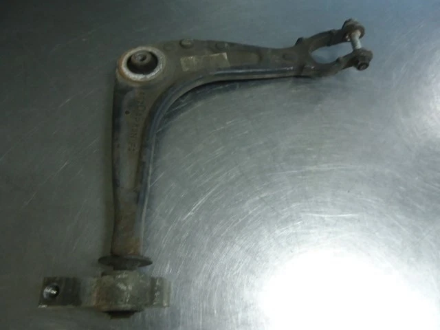 BRAS DE SUSPENSION AVANT DROIT (TRIANGLE) Peugeot 407 SW (6E) 2007 - Photo 1/1