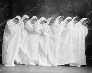 Women In Sheets Vintage 8x10 Reprint Of Old Photo - Bild 1 von 1