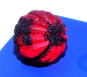 Pietra preziosa grezza rubino melone rosso rubino birmano certificata 129,95 ct terra naturale - Foto 1 di 9