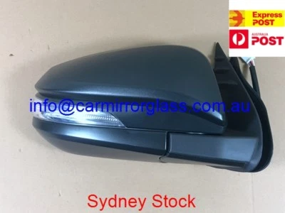 NOVO ESPELHO DE PORTA PARA TOYOTA HILUX 2015 Avante DIREITA (PRETO, Pisca-pisca, Dobra Manual - Imagem 1 de 3