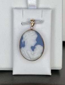 10K Yellow Gold Mother & Child Blue & White Cameo Pendant - Picture 1 of 12