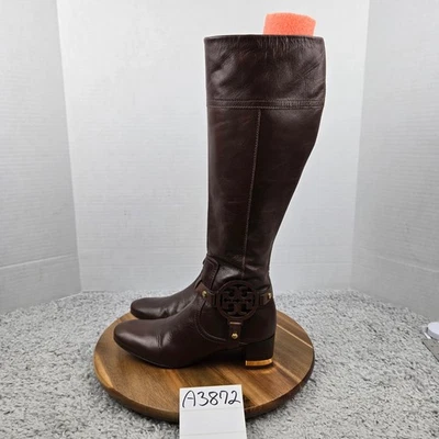 Tory Burch Mujer 6.5M Marrón Logo Lateral Dorado Herrajes Bota de Montar Ecuestre Tacón Foto 1 de 4
