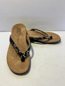 Vionic Sandal Size 8 Dillon Snake Print Toe Post Flipflops Suede Mobwife Support - Picture 1 of 9