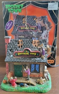 Lemax Spooky Town - Creepy Cabin / Shivering Pines Lights Up Zombies - Bild 1 von 10