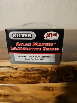 Atlas Master Silver #7661 Dash 8-40w Santa Fe #840 - Image 1 of 2