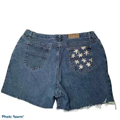 VINTAGE 90s Cutoff Shorts Daisy Embroidered Sz 18 36 x 5 - Image 1 of 4