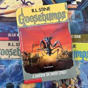 Goosebumps "A Shocker On Shock Street" #35 1st Edition True 1st Print w/ Insert - Picture 1 of 14