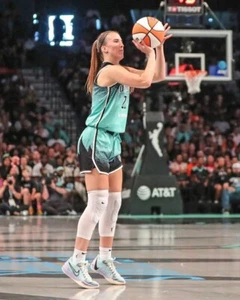 New York Liberty SABRINA IONESCU Glossy 8x10 Photo WNBA Print - Picture 1 of 1