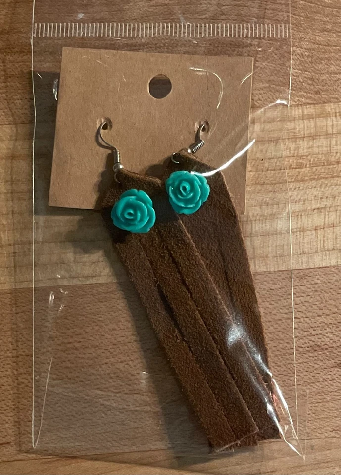 Pendientes artesanales/rosa turquesa/reutilizados de botas Minnetonka Foto 1 de 1