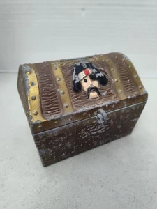 Piraten Schatztruhe Sparkasse EJ Kahn Co Chicago Metall Augenklappe Totenkopf Knochen - Bild 1 von 9