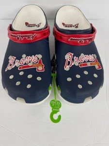 Atlanta Braves Crocs -- MLB lizenziert -- Unisex -- neu mit Etikett -- KOSTENLOSER VERSAND - Bild 1 von 4