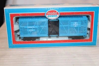 HO Scale Model Power, 40' Stock Car, Santa Fe, Blue, #582039 - 8011 - Image 1 of 3