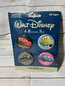 NOS WALT DISNEY'S CARS FILM SET 4 PULSANTI LUIGI SCERIFFO SALLY LIGHTNING MCQUEEN - Foto 1 di 1