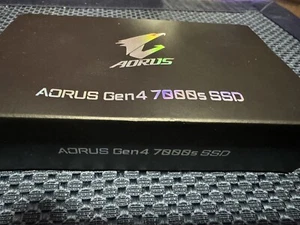 SSD Interno GIGABYTE AORUS Gen4 1TB, M.2 2280 - GP-AG70S1TB - PS5 Playstation 5 - Imagen 1 de 6