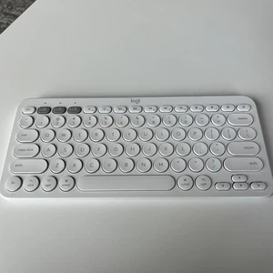 WORKING Logitech Logi K380 Wireless Bluetooth White Mac Apple Computer Keyboard - Picture 1 of 9