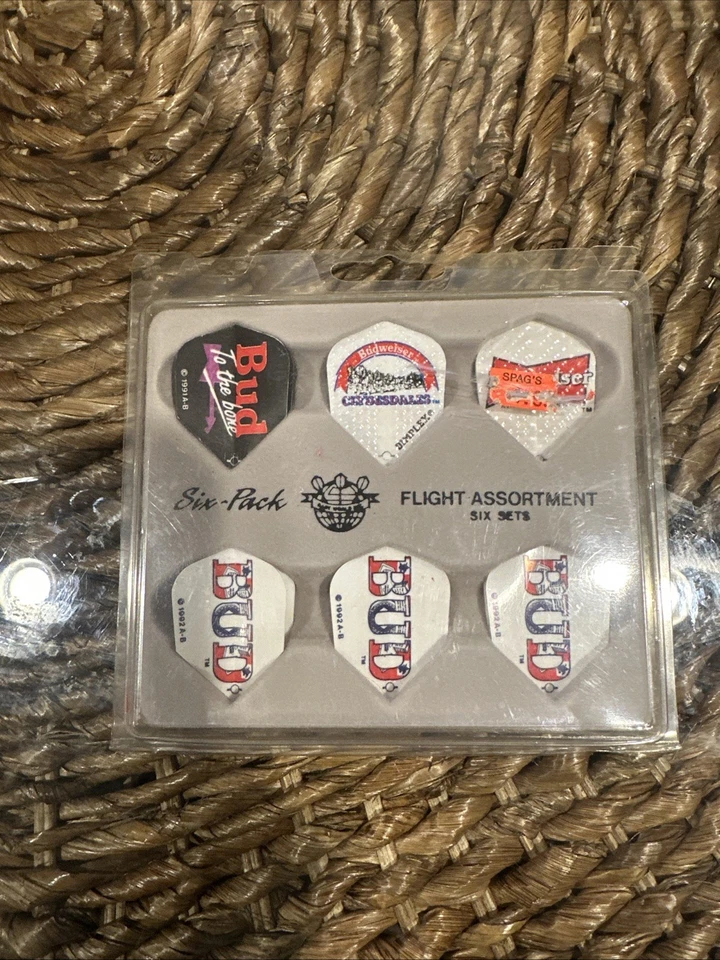 Винтажный Budweiser 6 Упаковок Дартс Полеты Дартс Слово Клайдсдейлс Новый Редкий A - Изображение 1 из 4