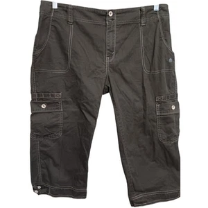 Levis Capris Womens Size 10 100% Cotton 17 1/2" wide x 18 1/2" Inseam  - Picture 1 of 9