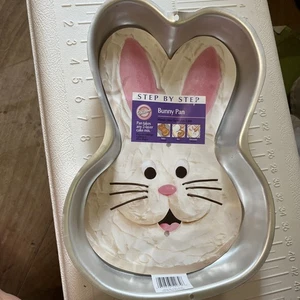 2003 Wilton Retired Step-By-Step Bunny Cake Baking Pan #2105-2074 Easter - Picture 1 of 3
