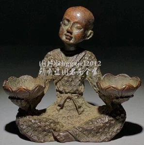 Monje de latón macizo sosteniendo estatua de loto quemador de cono de incienso budismo decoración zen - Imagen 1 de 4