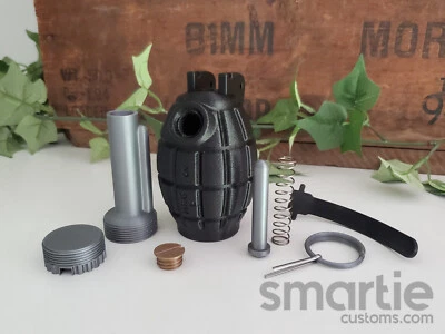 FALSO Nº 36 Mk II "Mills Bomb" Segunda Guerra Mundial Frag Grenade - Tamaño exacto Réplica de plástico Foto 1 de 4