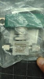 NEU Swagelok 1 Stück 40G Serie Kugelhahn Riegel Schloss Griff P/N SS-43GS4-GR-LL - Bild 1 von 1