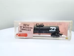 *Read* Roundhouse N Scale 8443 Burlington Northern 50' Modern Tank Car BN 875079 - Picture 1 of 9