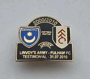 RARE PORTSMOUTH V FULHAM LINVOY PRIMUS TESTIMONIAL 2010 PIN BADGE - Picture 1 of 2