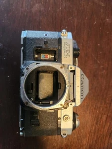 Corpo fotocamera reflex Canon AE-1 Program 35mm (AS-IS) non testata. - Foto 1 di 6