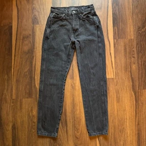 Arizona Jeans High Rise Mom Jeans Size 0 Faded Wash Black High Waist Tapered Leg - Picture 1 of 4