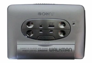Walkman Sony Vintage - Reproductor de Casetes Estéreo Personal - Plateado - En muy buen estado (WM-EX560/ - Imagen 1 de 1