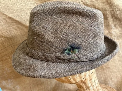 De Colección Años 70 Para Hombres Stetson Marrón Lana Tweed Fedora Sombrero 7 3/8 Banda Trenzada ~leer~ Foto 1 de 4