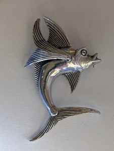 Brooch Flying Fish Silvertone Signed HH 144 Vintage 1950's - Picture 1 of 6
