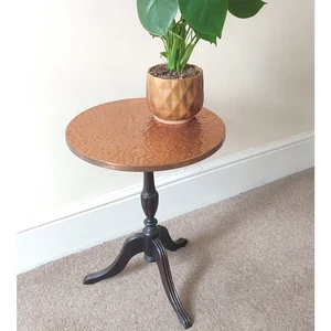 Vintage Small Round Copper Topped Tripod Coffee Table Mid Century Hand Hammered - Picture 1 of 10