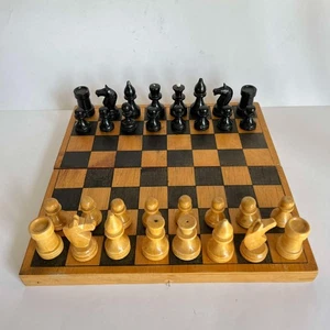 Juego de ajedrez soviético 1983 vintage de madera plegable juego de mesa juguete firmado URSS - Imagen 1 de 8