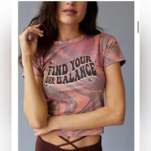 NWT Urban Outfitters Find Your Balance Marble Tee M - Picture 1 of 5