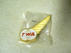 TWA Junior Hostess Lapel Hat Pin Gold Tone Trans World Airlines - Picture 1 of 2
