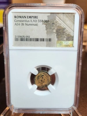 Moneda de bronce Imperio Romano Constancio II, AD 337-361 AE4 (BI Nummus) NGC Antiguos Foto 1 de 2