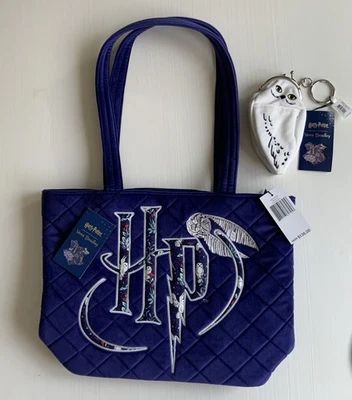 Bolso de Mano Vera Bradley Harry Potter Bosque Prohibido Terciopelo Púrpura, Con Dije de Bolso Foto 1 de 4