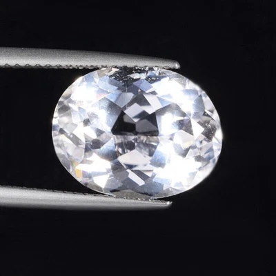 9.04 ct TOP LUSTROUS / COLORLESS 100% NATURAL SPODUMENE - Oval See Vdo DL - Image 1 of 2
