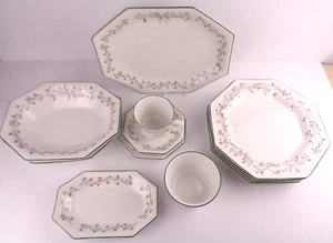 10 Varying Pieces of Johnson Brothers Eternal Beau Dinnerware Sold Separately - Bild 1 von 21