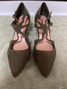 NEW PAIR WOMENS SHOES FIONI OLIVE GREEN STRAPPY HEELS SIZE 10 M NWT $34.99 TAG - Picture 1 of 2