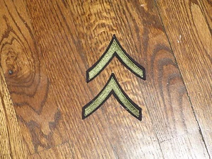 seconda guerra mondiale, rango vintage, patch, pfc privato prima classe, n. venduti in coppia, inserto olive - Foto 1 di 1